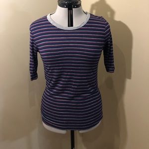 Short-Sleeved Form-fitting T-Shirt